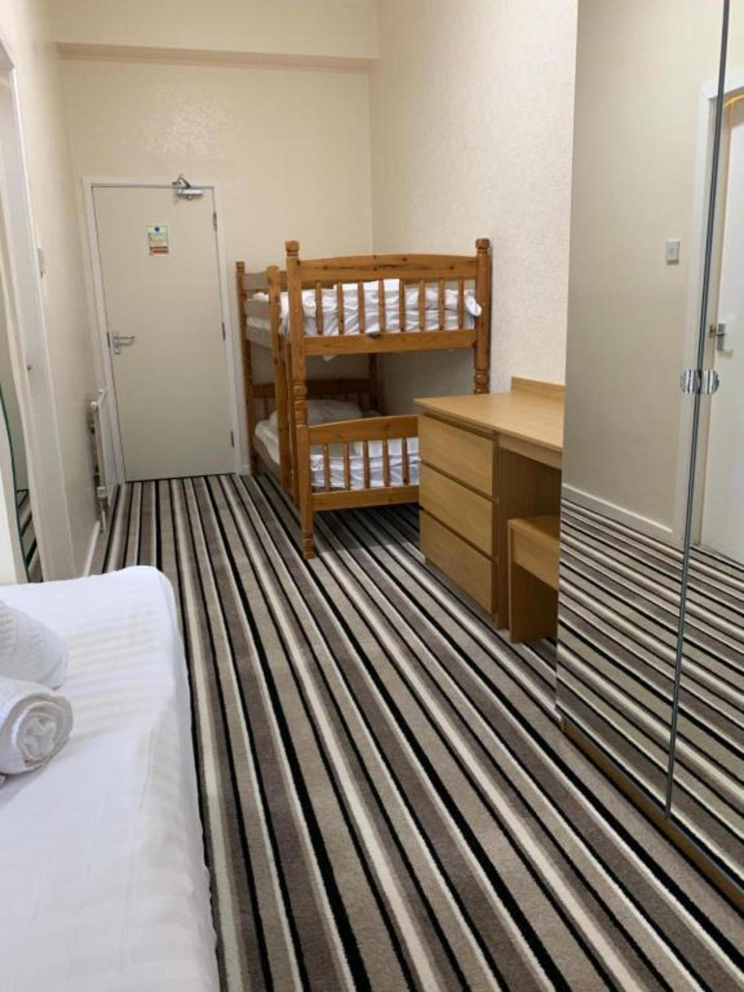 Oyo Wave Crest Hotel Blackpool Extérieur photo
